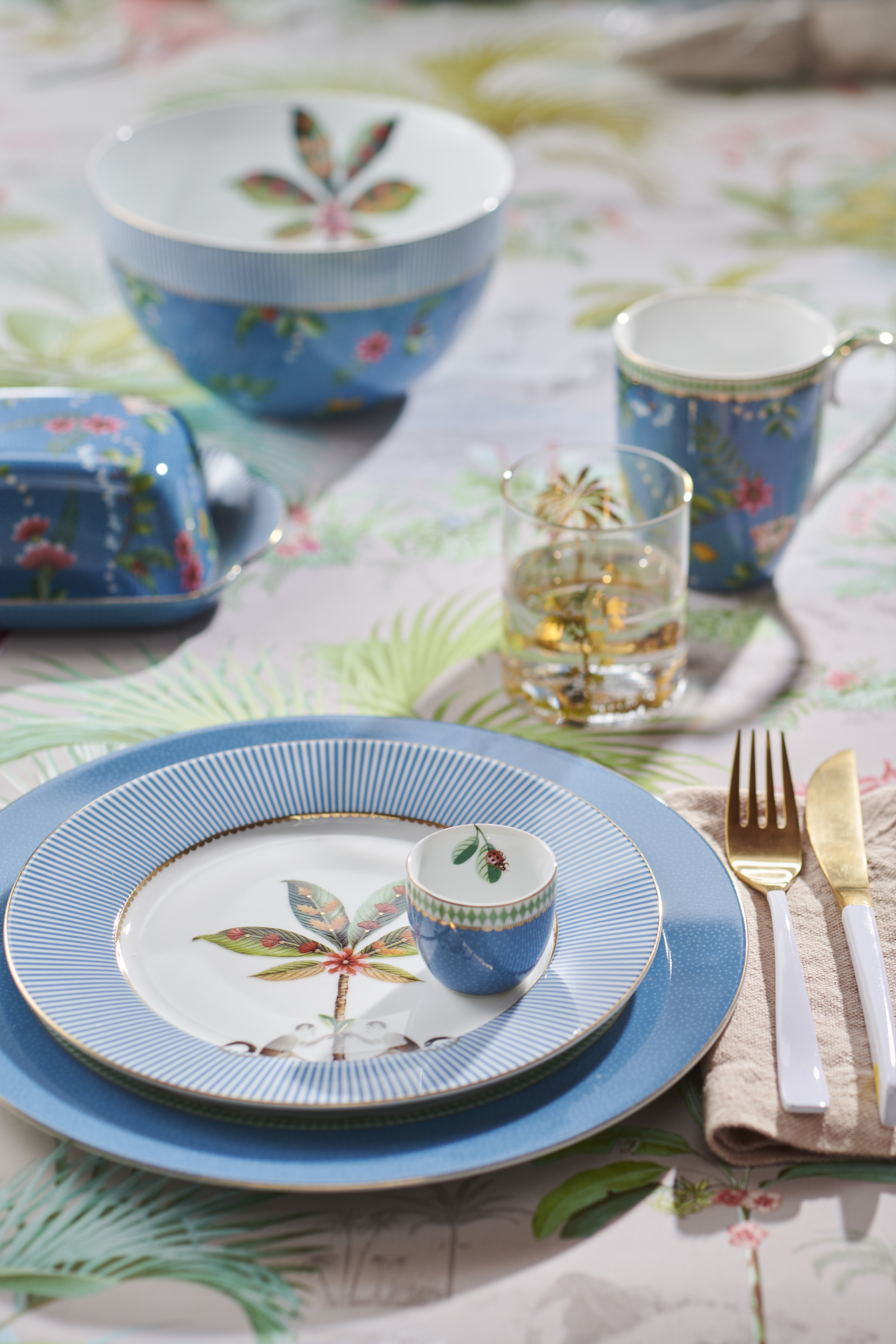 Pip Studio La Majorelle Blue Breakfast