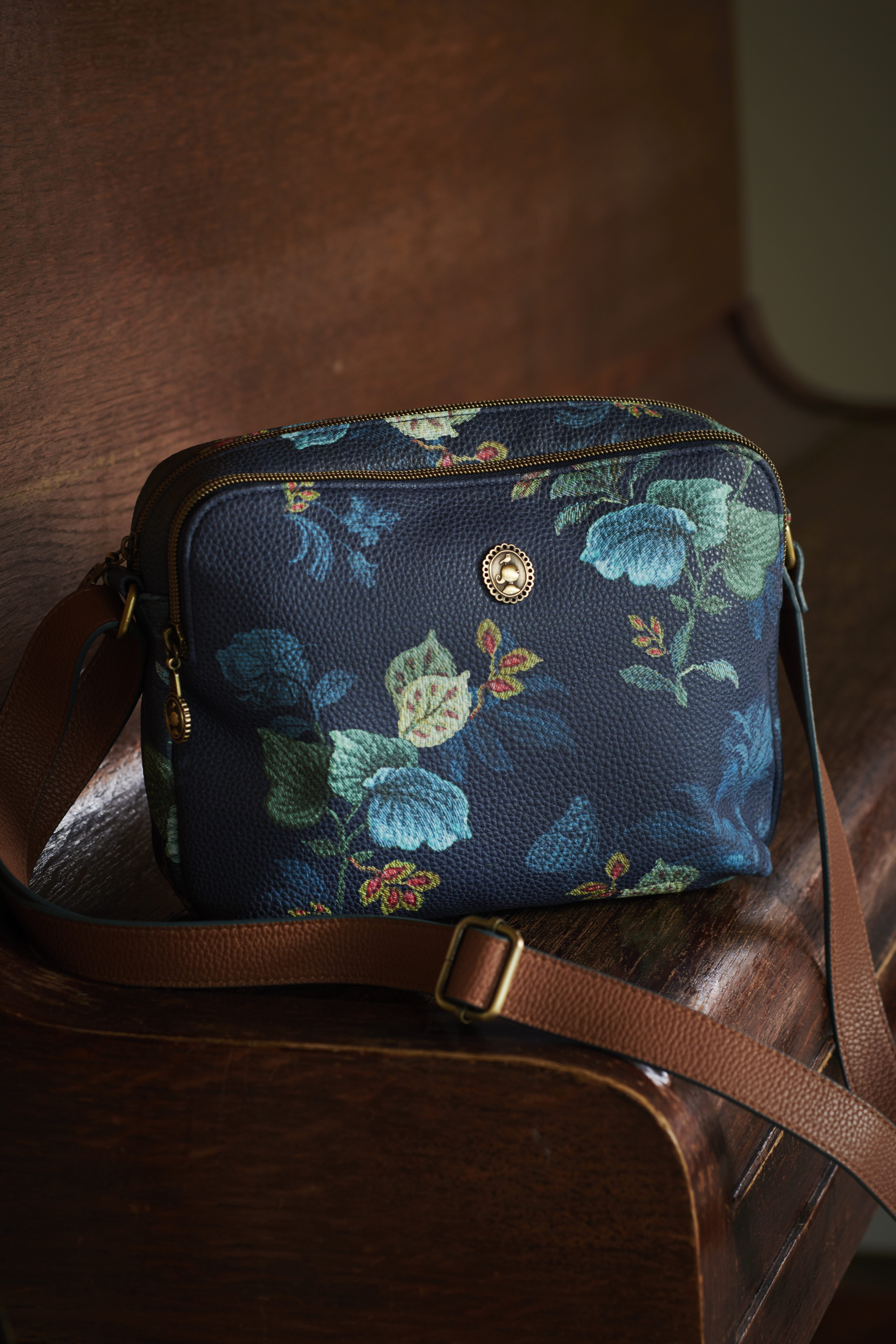 Pip Studio Cross Body Leafy Stitch Blue